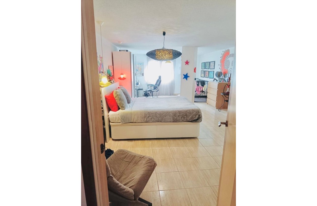 Herverkoop - Dúplex -
Torrevieja - Acequion