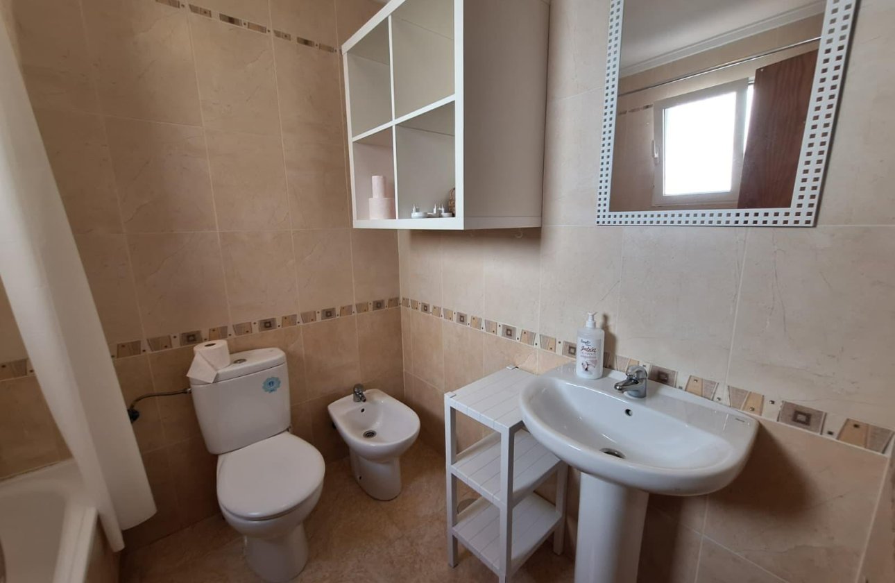 Herverkoop - Dúplex -
Torrevieja - Aguas Nuevas