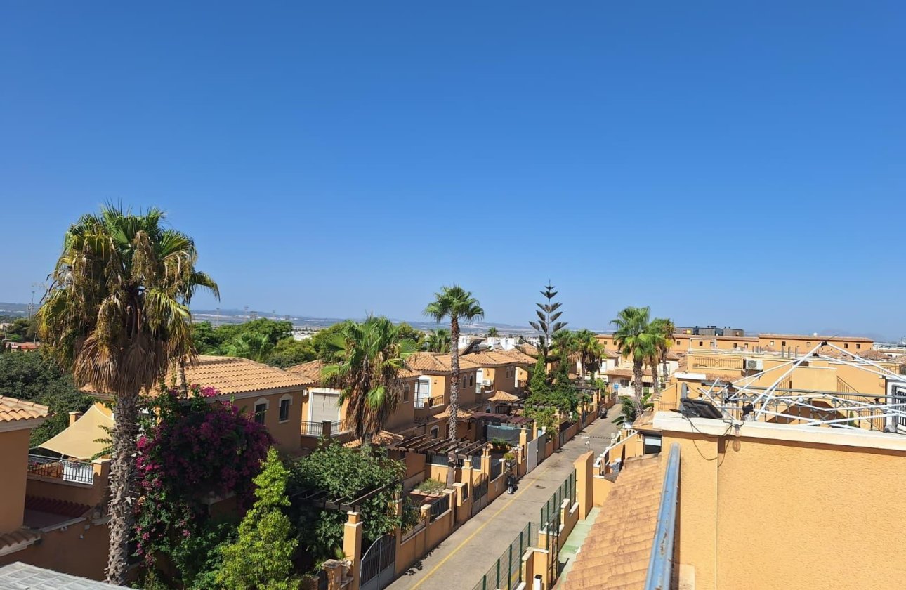 Herverkoop - Dúplex -
Torrevieja - Aguas Nuevas