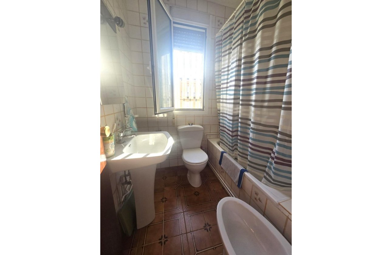 Herverkoop - Dúplex -
Torrevieja - Habaneras