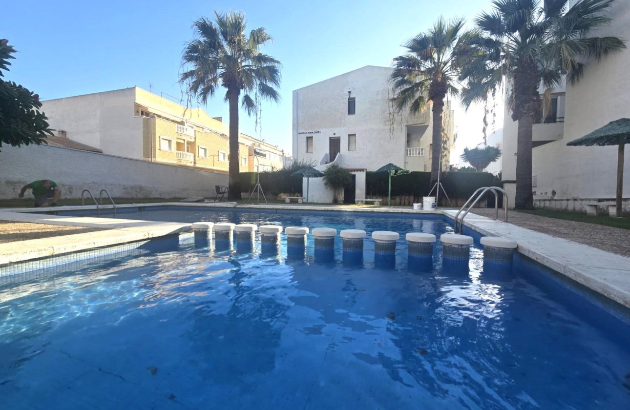 Herverkoop - Dúplex -
Torrevieja - Habaneras