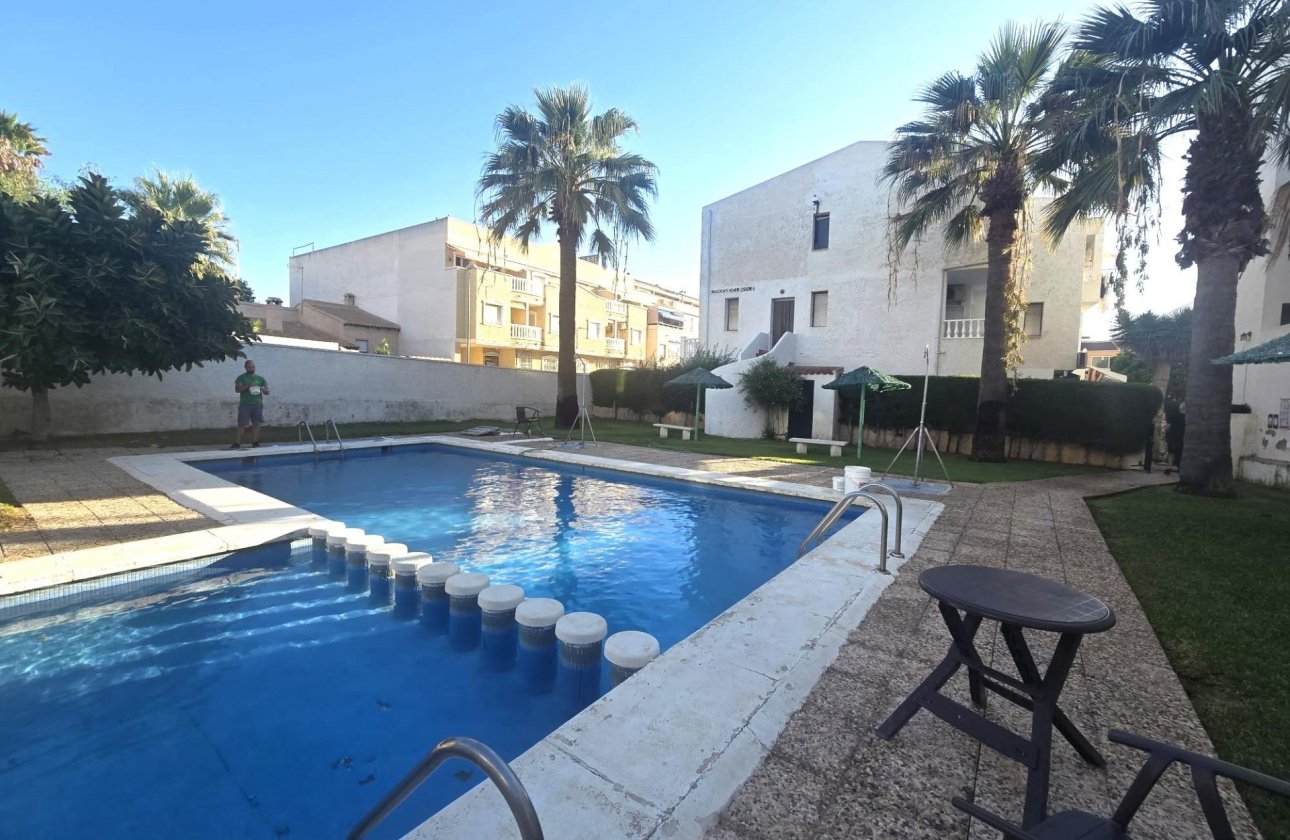 Herverkoop - Dúplex -
Torrevieja - Habaneras