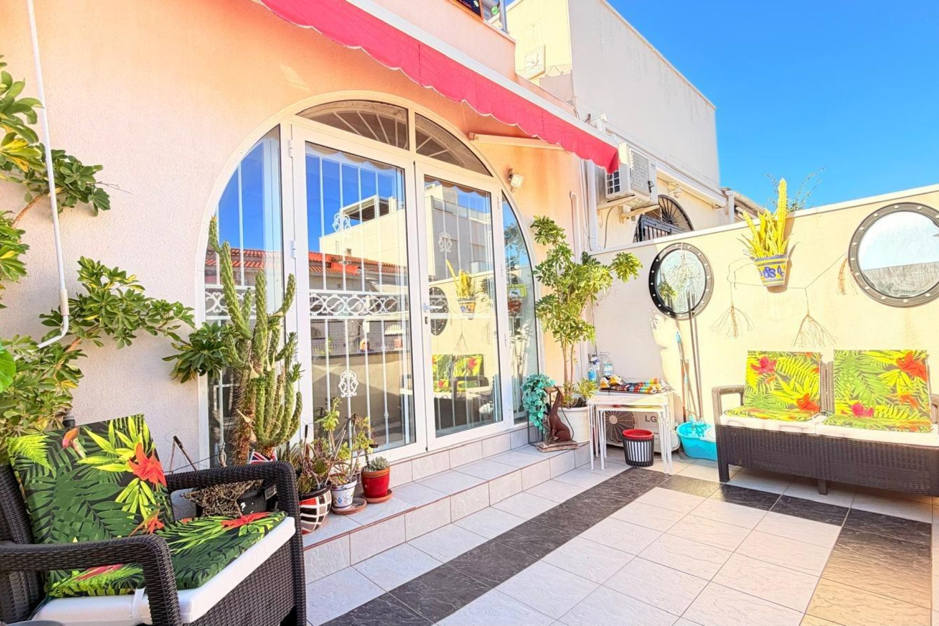 Herverkoop - Dúplex -
Torrevieja - La Siesta - El Salado - Torreta