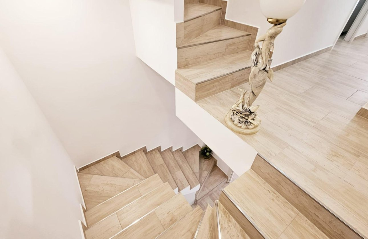 Herverkoop - Dúplex -
Torrevieja - La Siesta