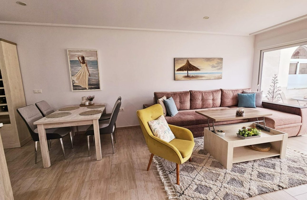 Herverkoop - Dúplex -
Torrevieja - La Siesta