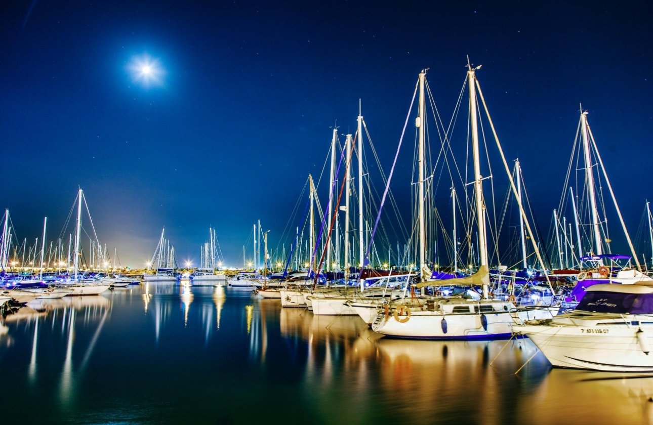 Herverkoop - Dúplex -
Torrevieja - La Siesta