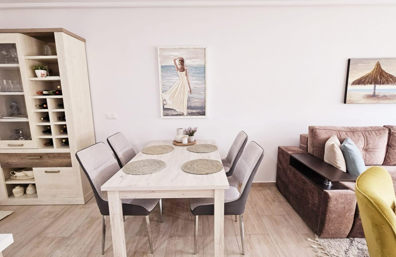 Herverkoop - Dúplex -
Torrevieja - La Siesta
