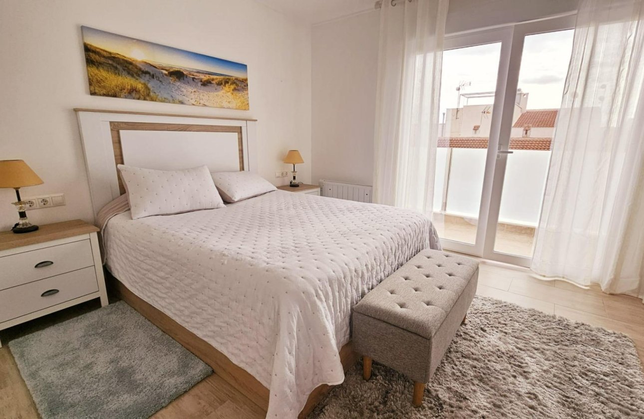 Herverkoop - Dúplex -
Torrevieja - La Siesta