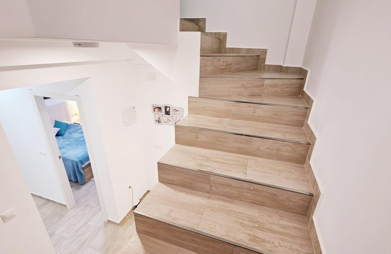 Herverkoop - Dúplex -
Torrevieja - La Siesta
