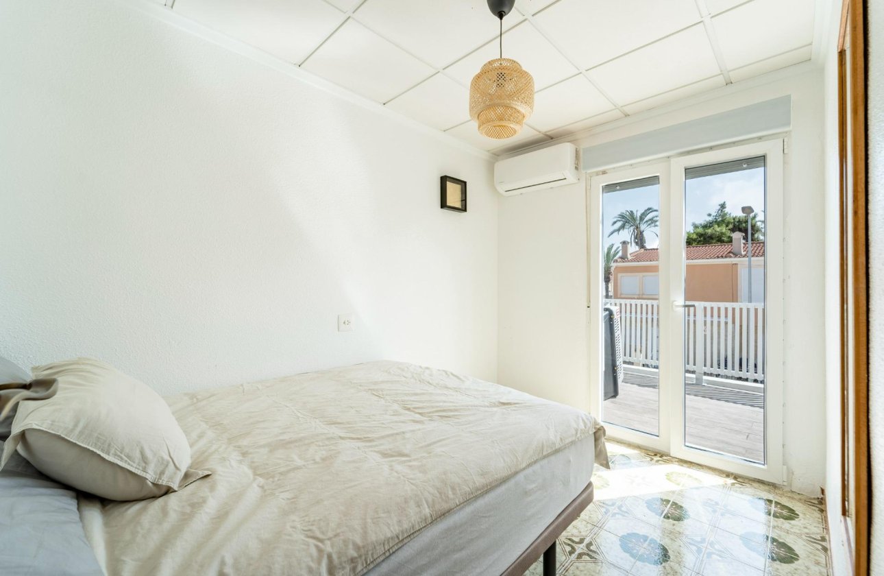 Herverkoop - Dúplex -
Torrevieja - Playa De Los Naufragos