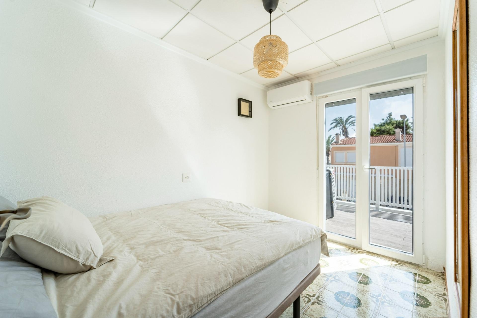 Herverkoop - Dúplex -
Torrevieja - Playa De Los Naufragos