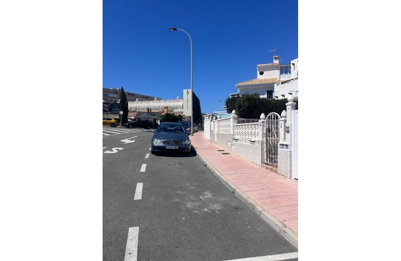 Herverkoop - Dúplex -
Torrevieja - Torreblanca