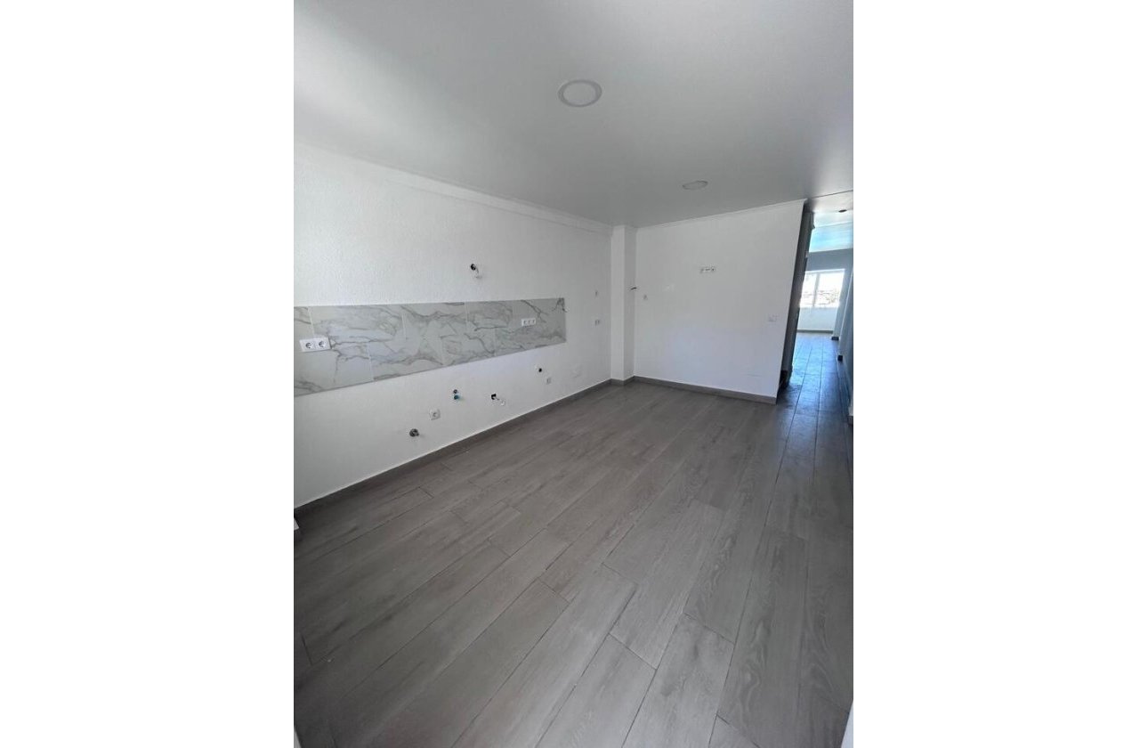 Herverkoop - Dúplex -
Torrevieja - Torreblanca