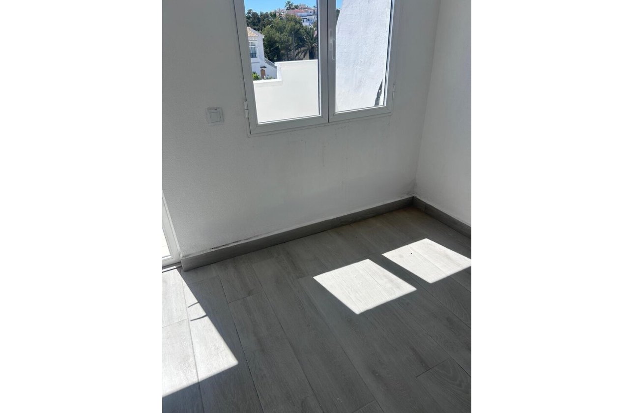 Herverkoop - Dúplex -
Torrevieja - Torreblanca