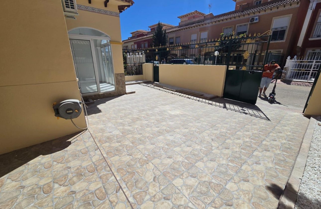 Herverkoop - Dúplex -
Torrevieja - Torretas