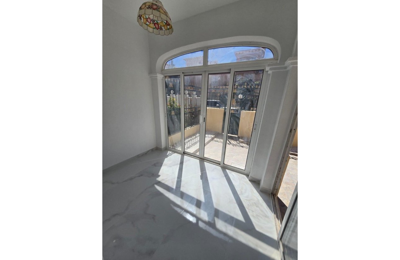 Herverkoop - Dúplex -
Torrevieja - Torretas