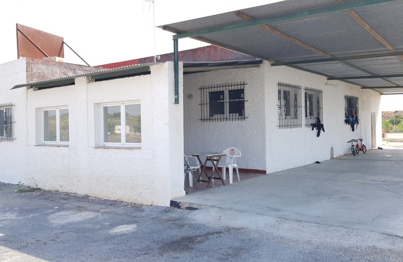 Herverkoop - Finca -
Los Montesinos