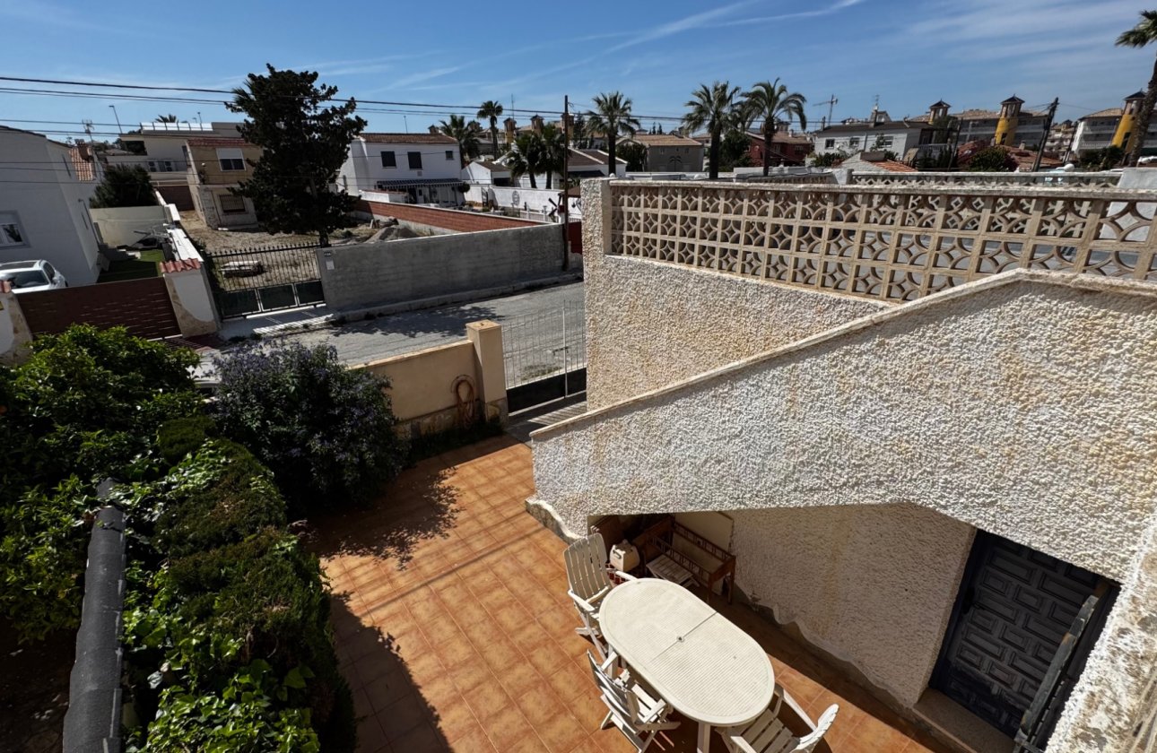 Herverkoop - Huis -
Orihuela Costa - Montezenia