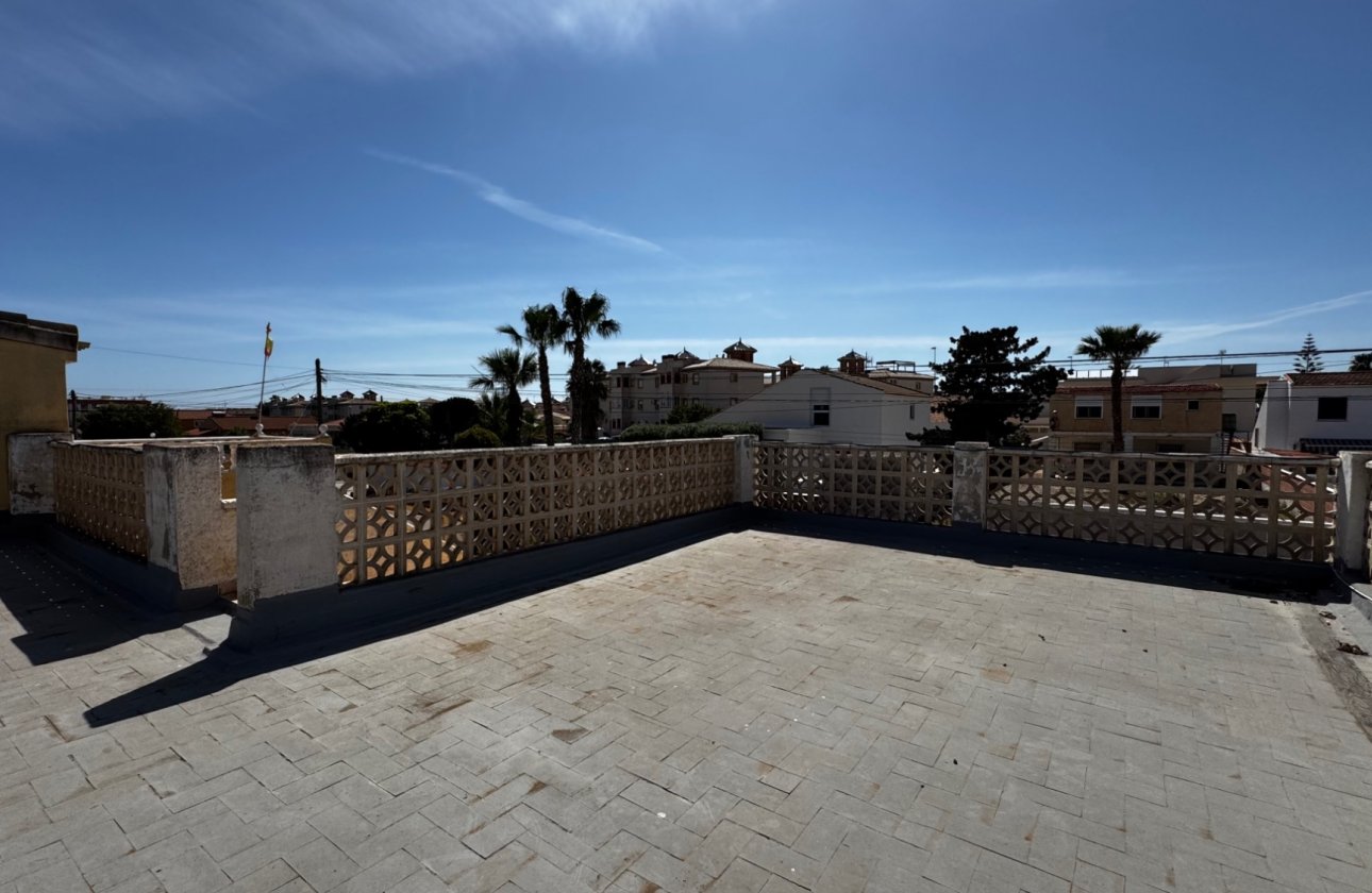 Herverkoop - Huis -
Orihuela Costa - Montezenia