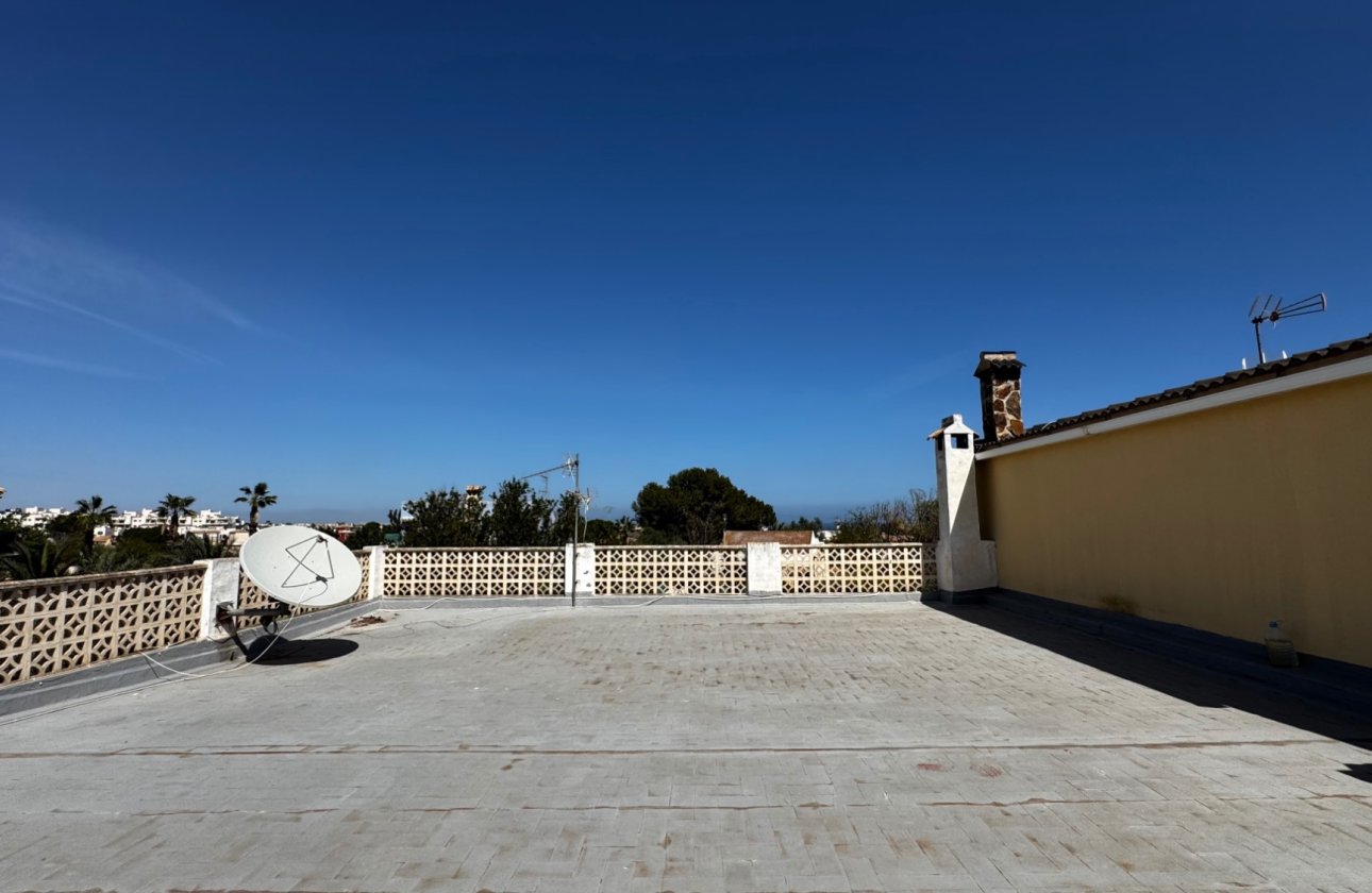 Herverkoop - Huis -
Orihuela Costa - Montezenia