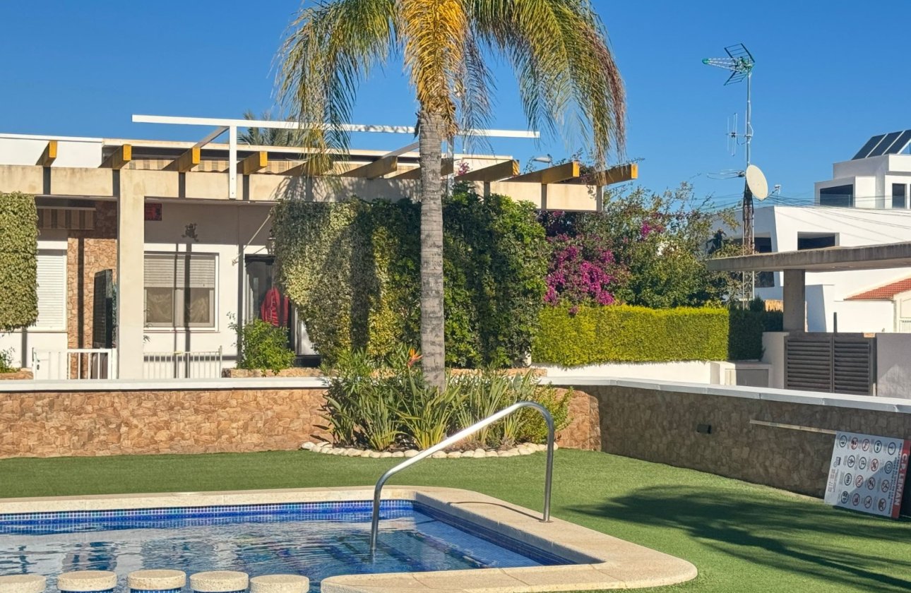 Herverkoop - Huis -
Pilar de la Horadada - Mil Palmeras