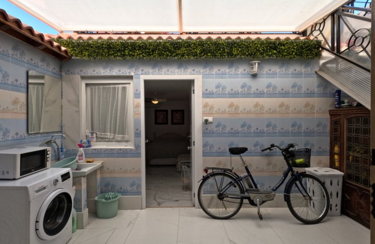 Herverkoop - Huis -
Torrevieja - Playa De Los Naufragos