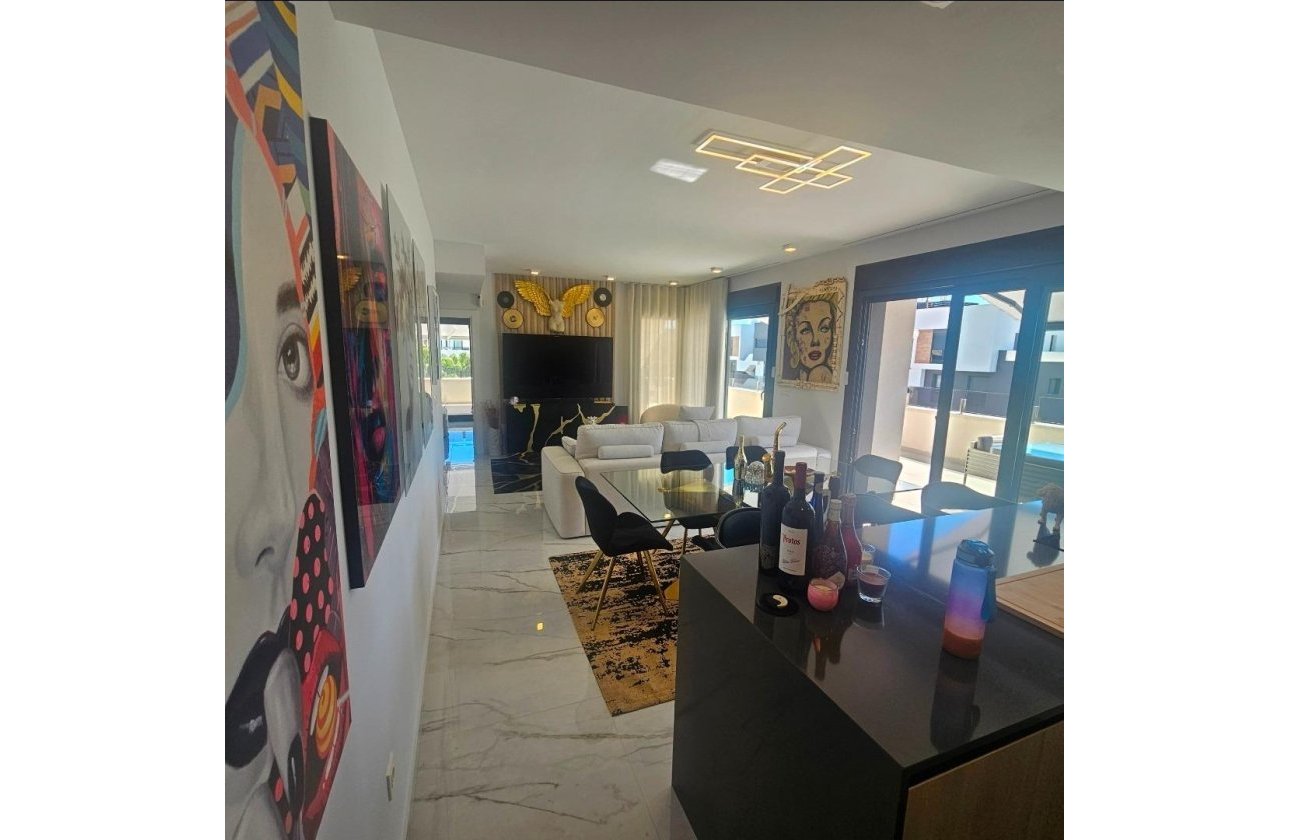 Herverkoop - Penthouse -
Orihuela Costa - Los Almendros-la Florida