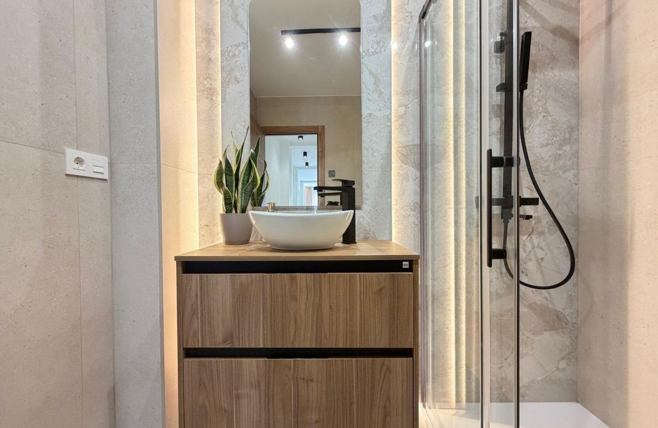 Herverkoop - Penthouse -
Torrevieja - Estacion De Autobuses