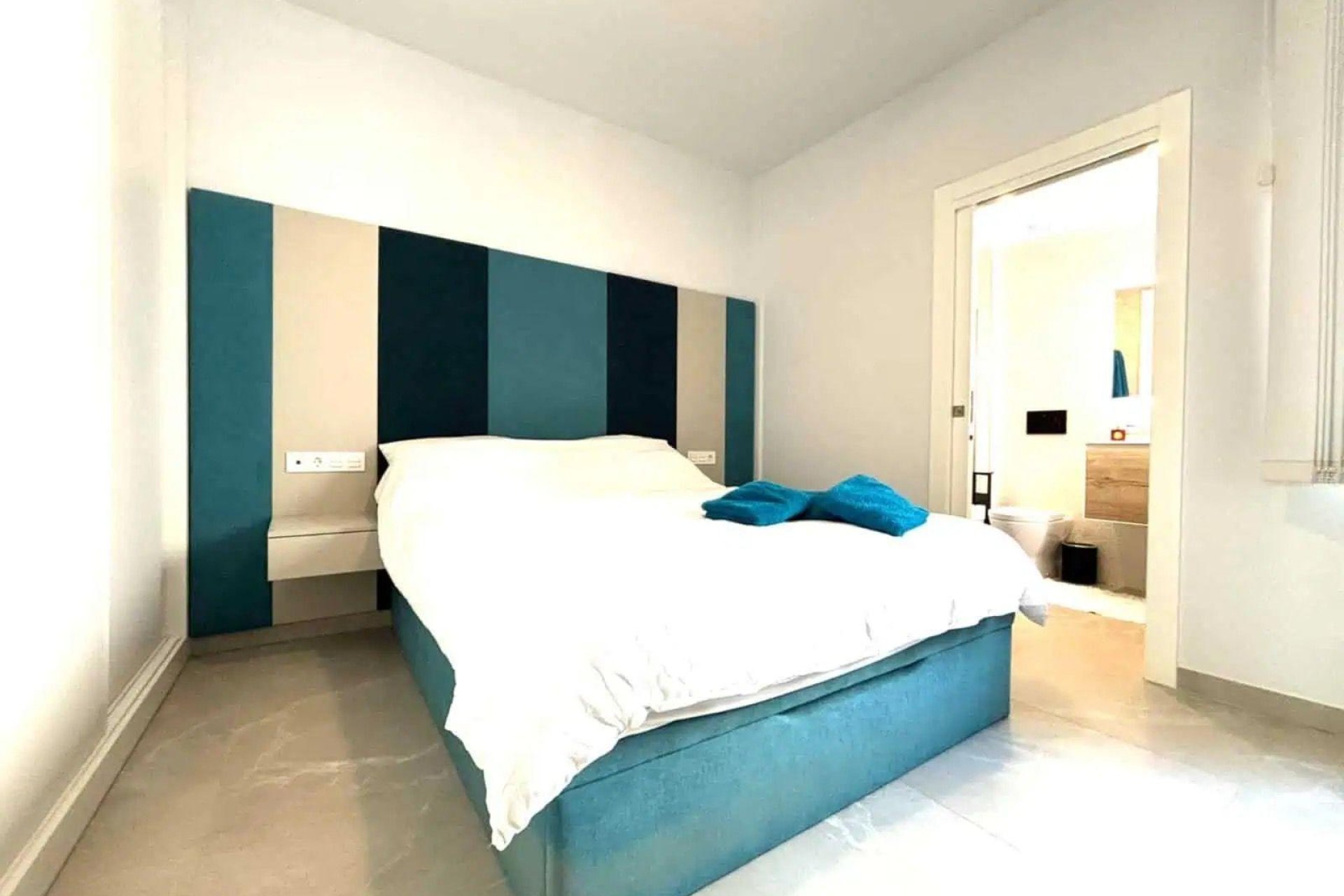 Herverkoop - Penthouse -
Torrevieja - Las Piscinas Naturales