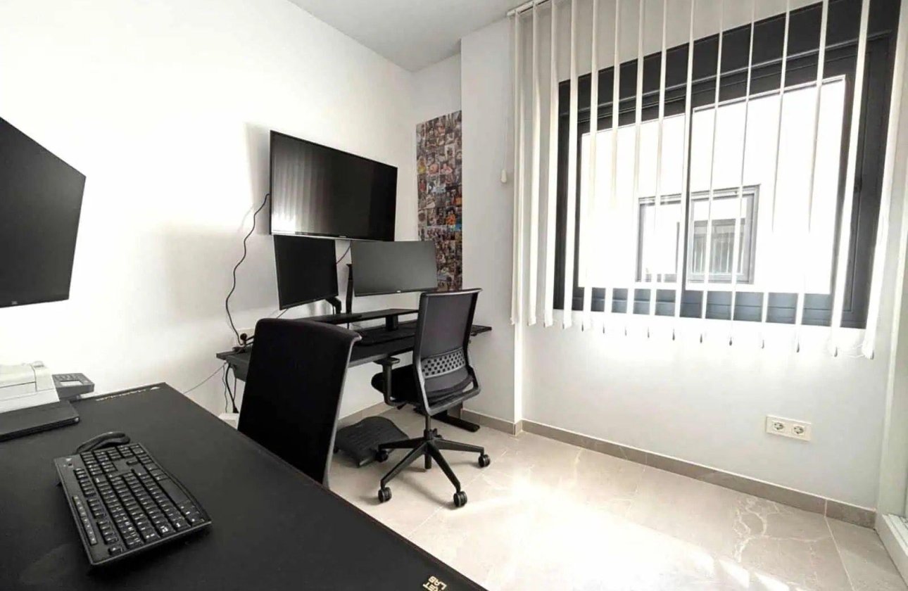 Herverkoop - Penthouse -
Torrevieja - Las Piscinas Naturales