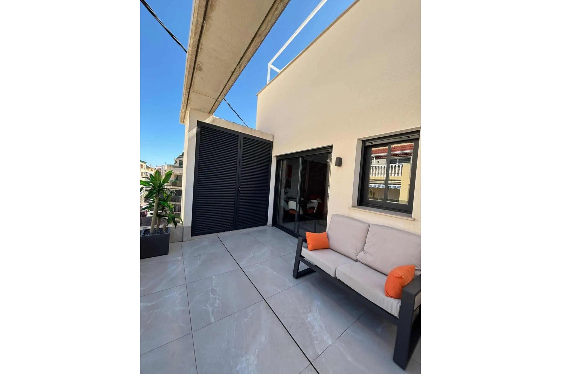 Herverkoop - Penthouse -
Torrevieja - Las Piscinas Naturales