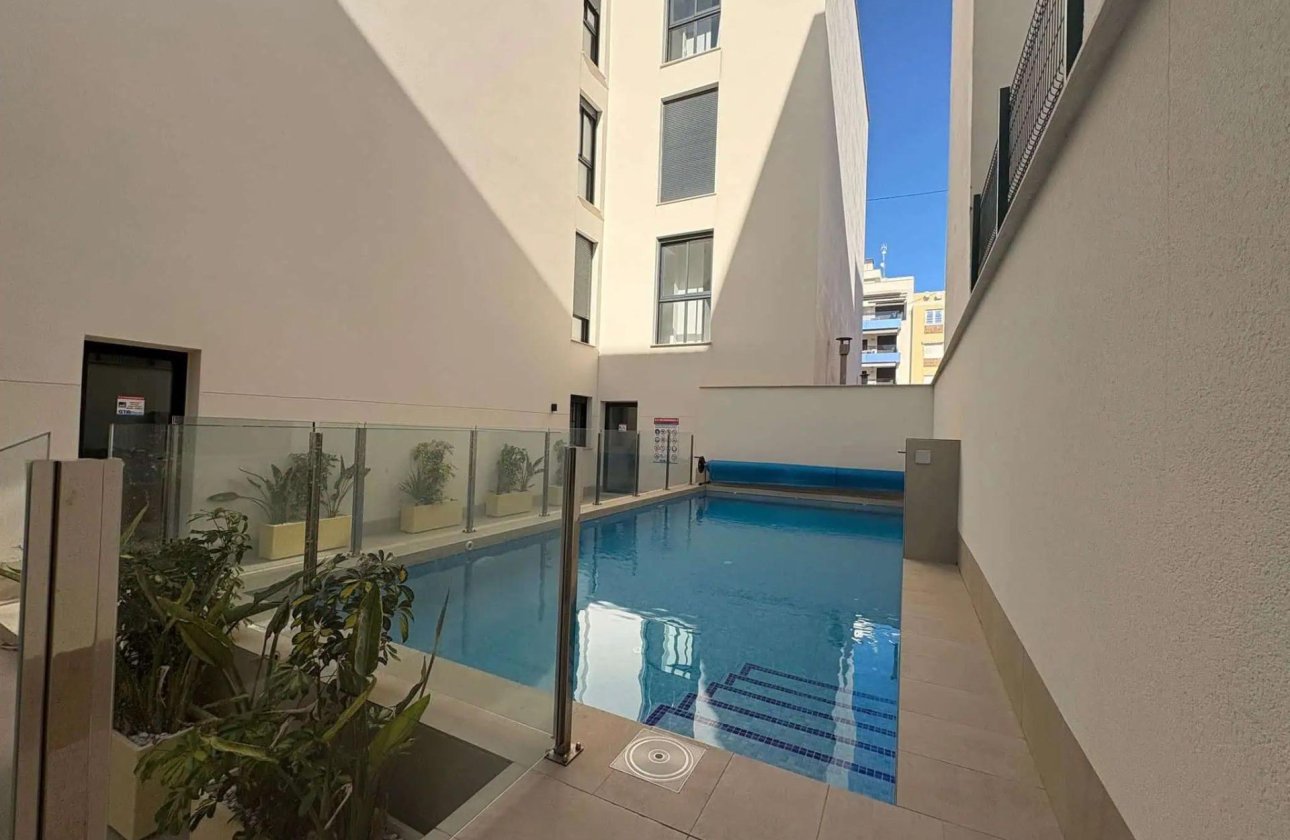 Herverkoop - Penthouse -
Torrevieja - Las Piscinas Naturales