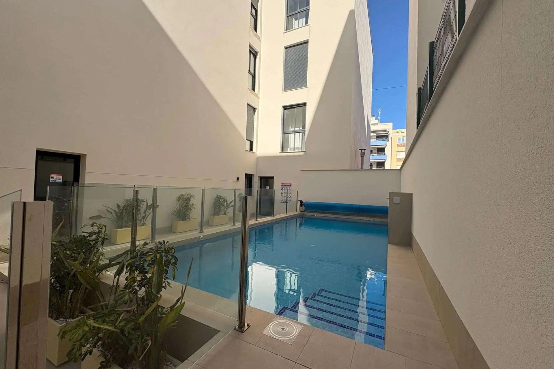 Herverkoop - Penthouse -
Torrevieja - Las Piscinas Naturales