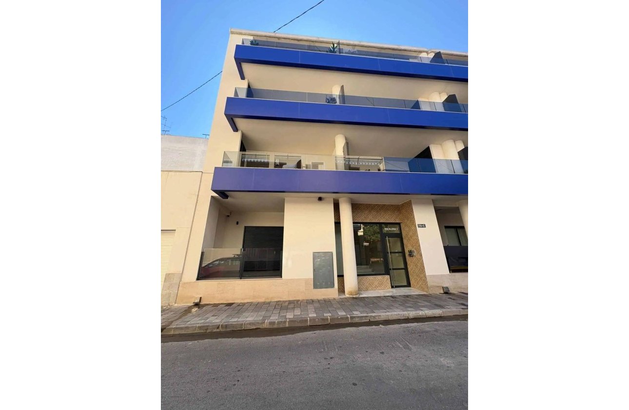 Herverkoop - Penthouse -
Torrevieja - Las Piscinas Naturales