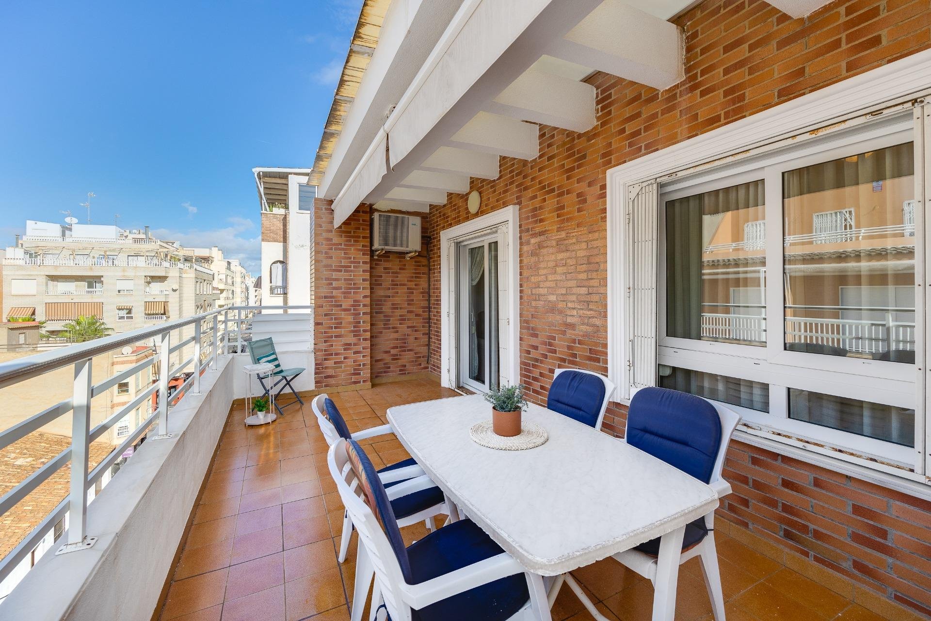 Herverkoop - Penthouse -
Torrevieja - Paseo Maritimo