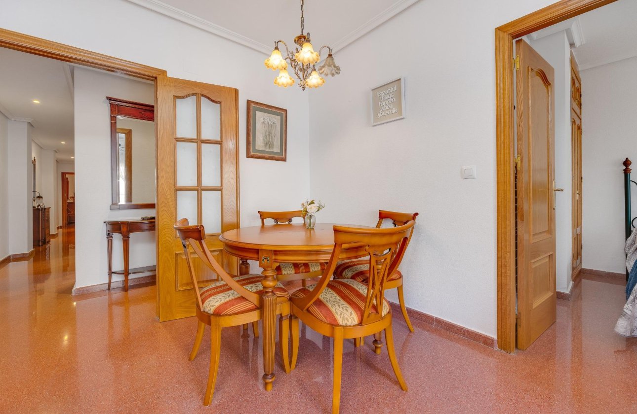 Herverkoop - Penthouse -
Torrevieja - Paseo Maritimo