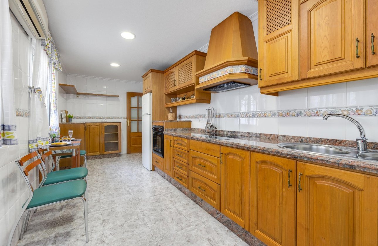 Herverkoop - Penthouse -
Torrevieja - Paseo Maritimo