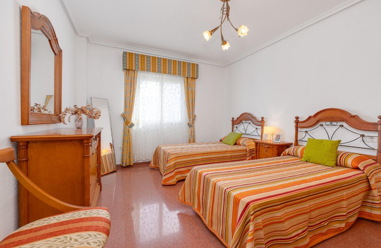 Herverkoop - Penthouse -
Torrevieja - Paseo Maritimo