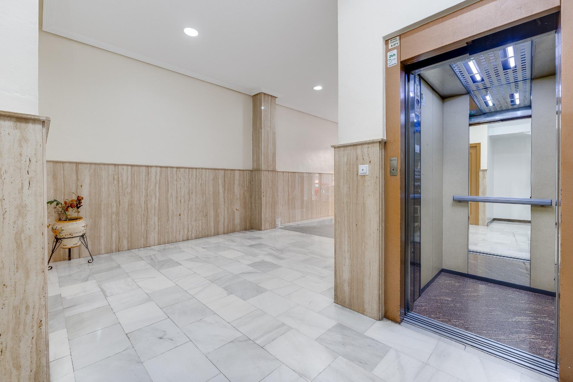 Herverkoop - Penthouse -
Torrevieja - Paseo Maritimo