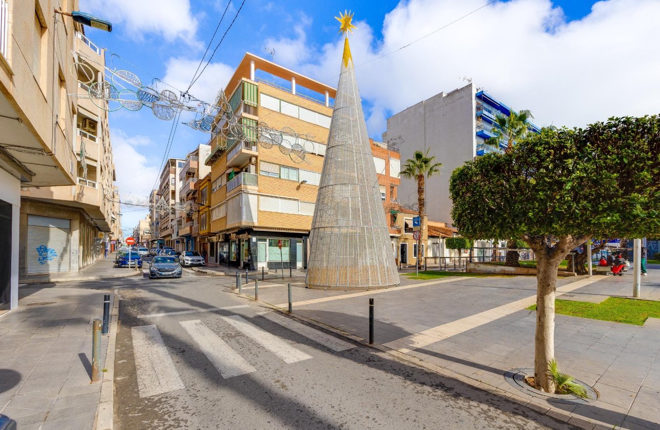 Herverkoop - Penthouse -
Torrevieja - Paseo Maritimo