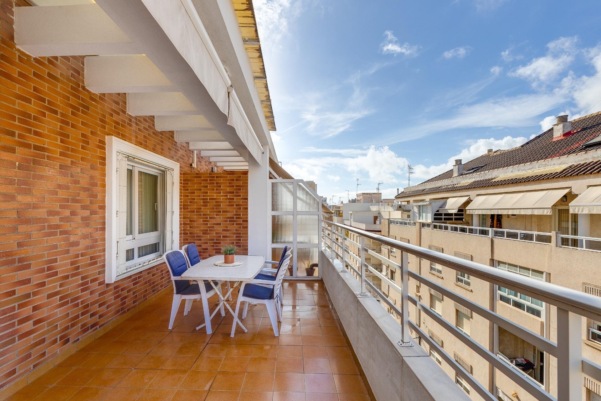 Herverkoop - Penthouse -
Torrevieja - Paseo Maritimo