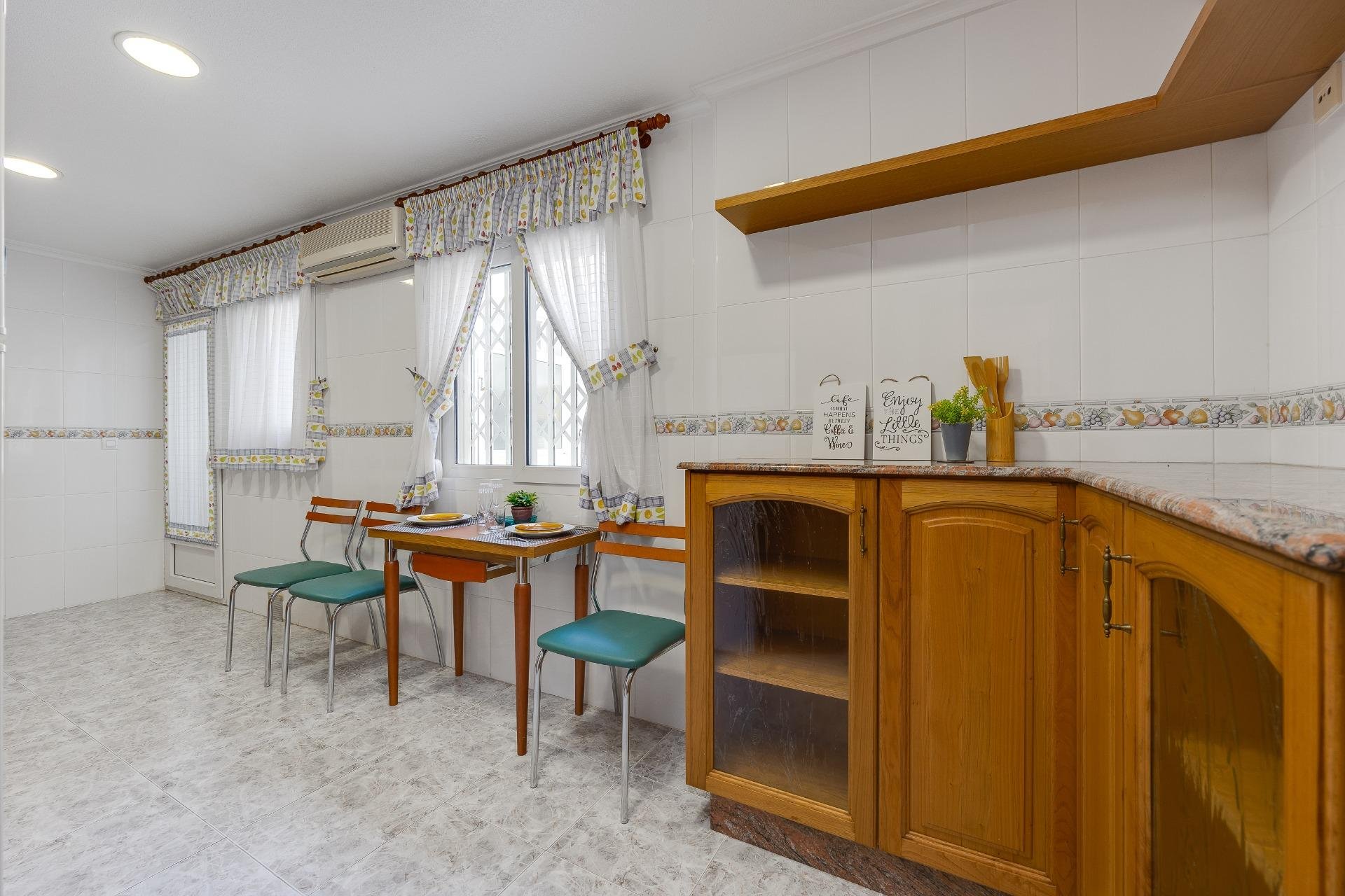Herverkoop - Penthouse -
Torrevieja - Paseo Maritimo