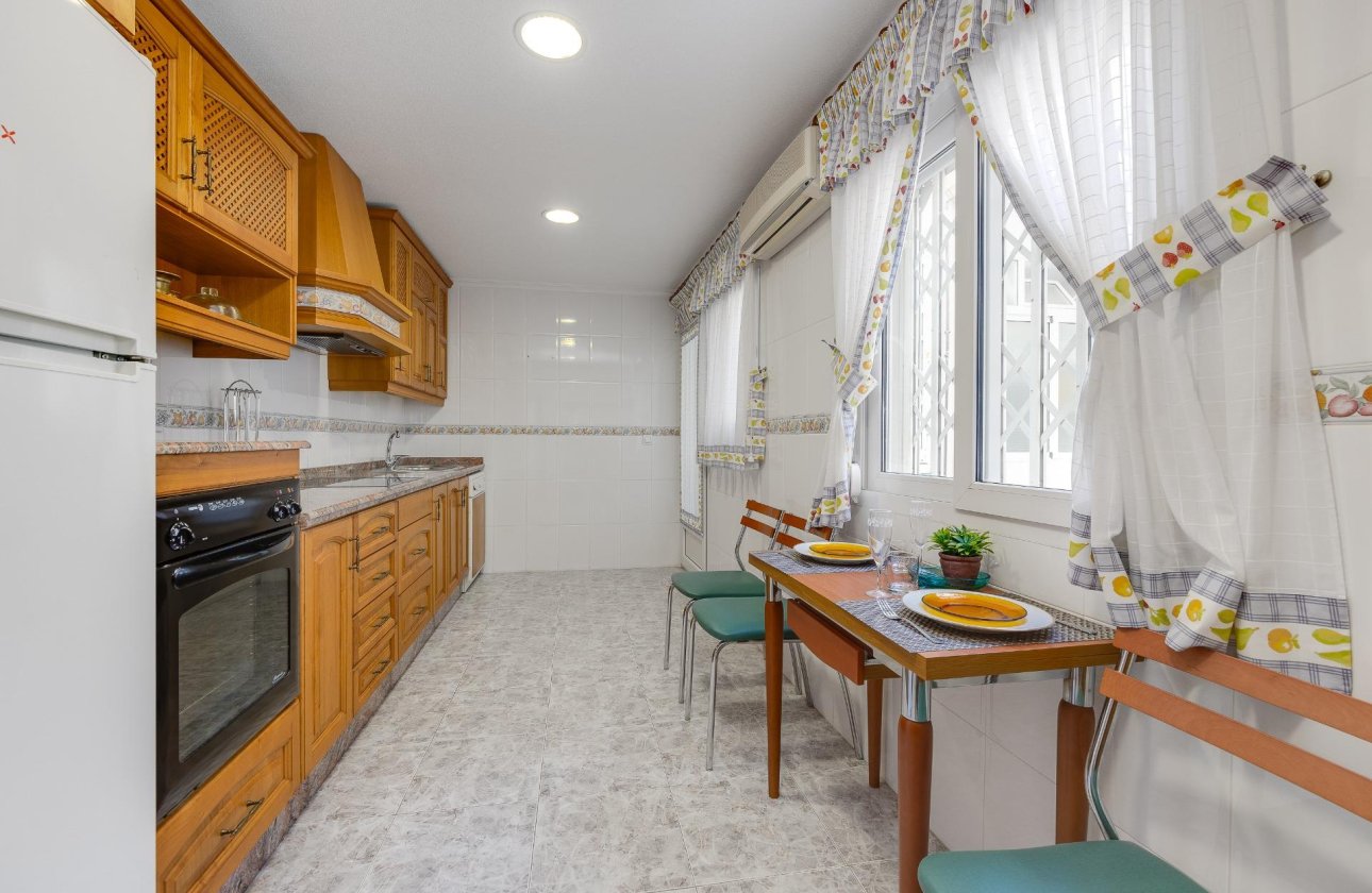 Herverkoop - Penthouse -
Torrevieja - Paseo Maritimo