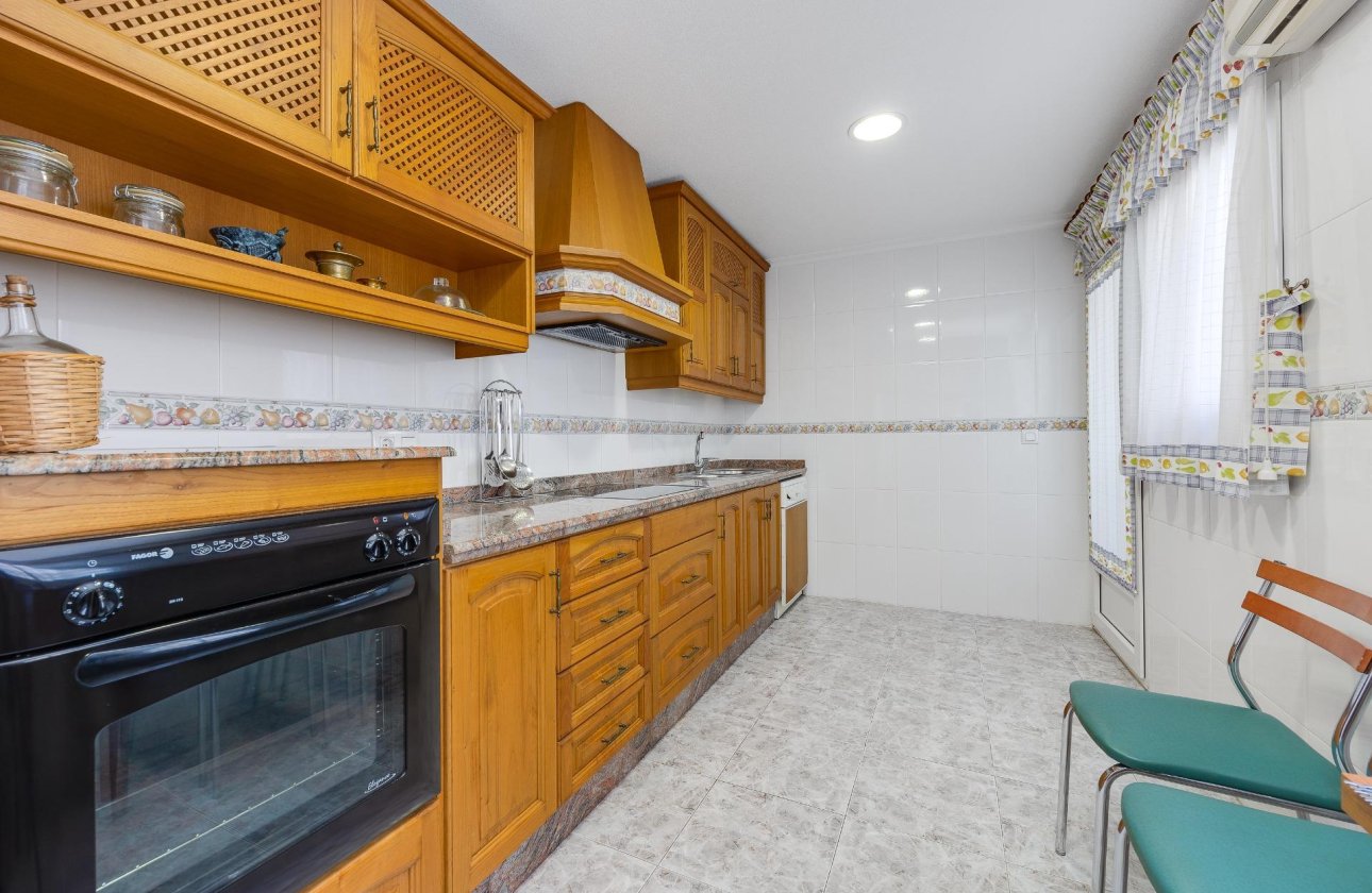 Herverkoop - Penthouse -
Torrevieja - Paseo Maritimo