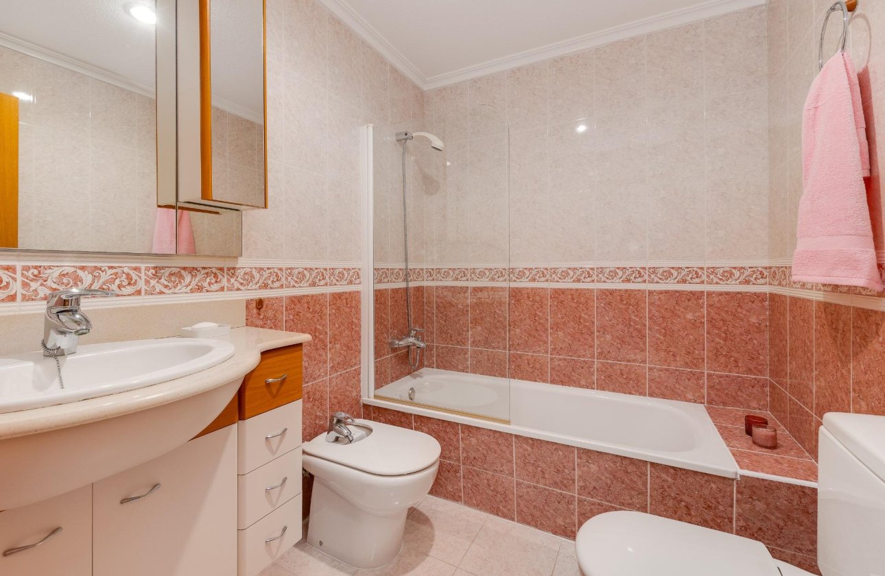 Herverkoop - Penthouse -
Torrevieja - Paseo Maritimo