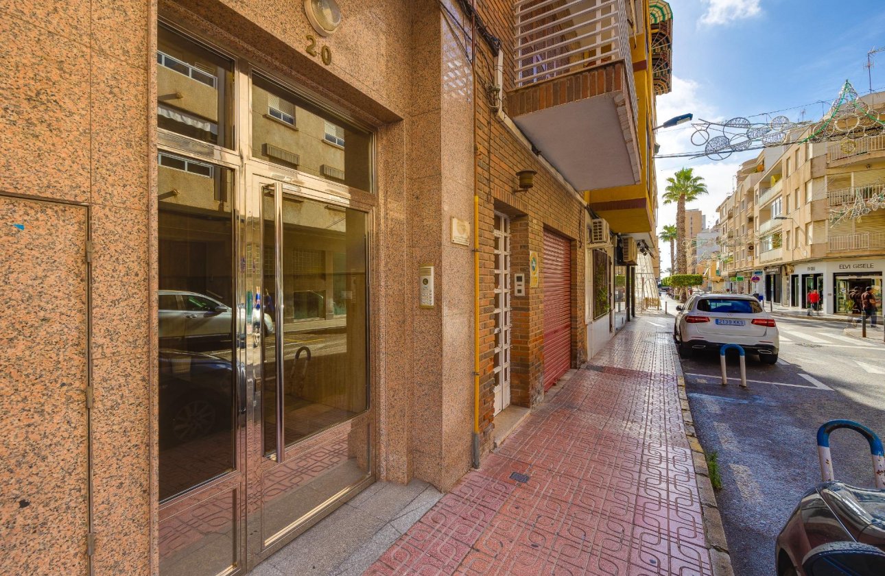 Herverkoop - Penthouse -
Torrevieja - Paseo Maritimo