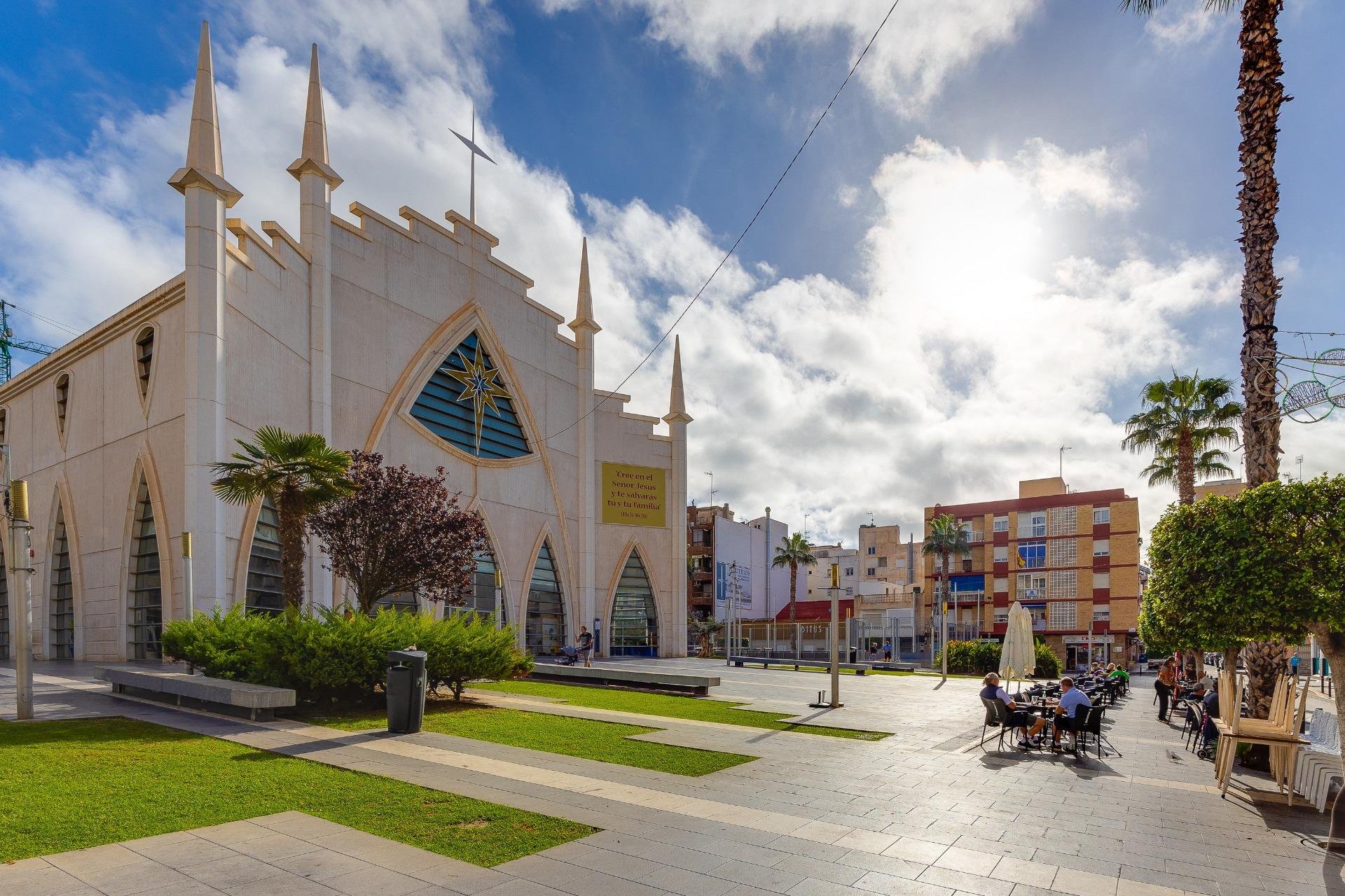 Herverkoop - Penthouse -
Torrevieja - Paseo Maritimo