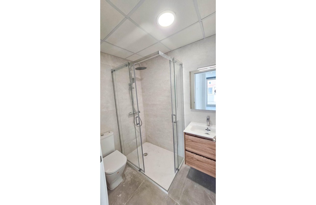 Herverkoop - Penthouse -
Torrevieja - Paseo Maritimo