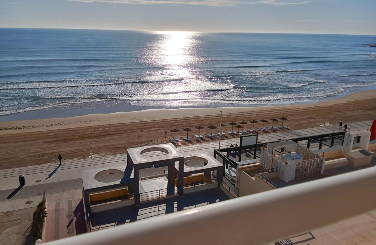 Herverkoop - Penthouse -
Torrevieja - Playa De La Mata