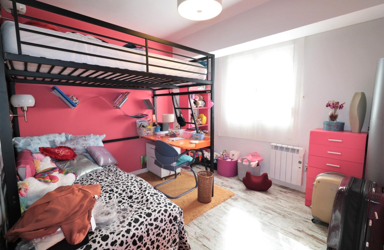 Herverkoop - Penthouse -
Torrevieja - Playa De Los Naufragos